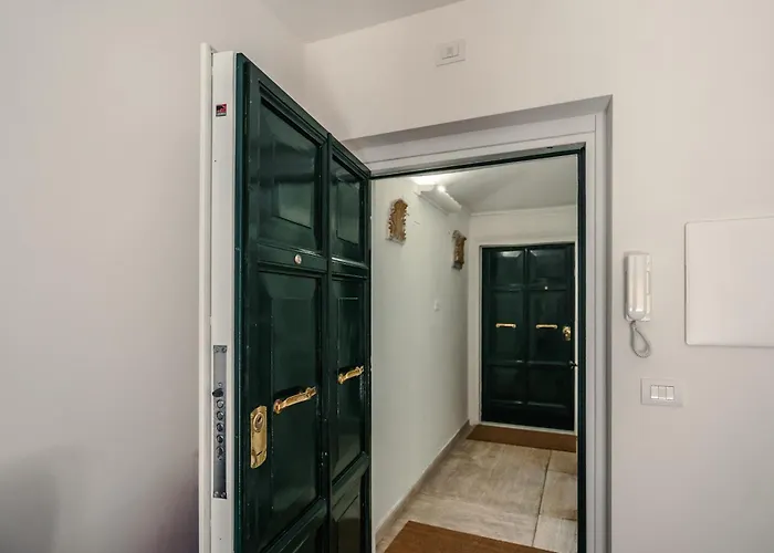 Cs Spanish Steps Boutique Apartment *